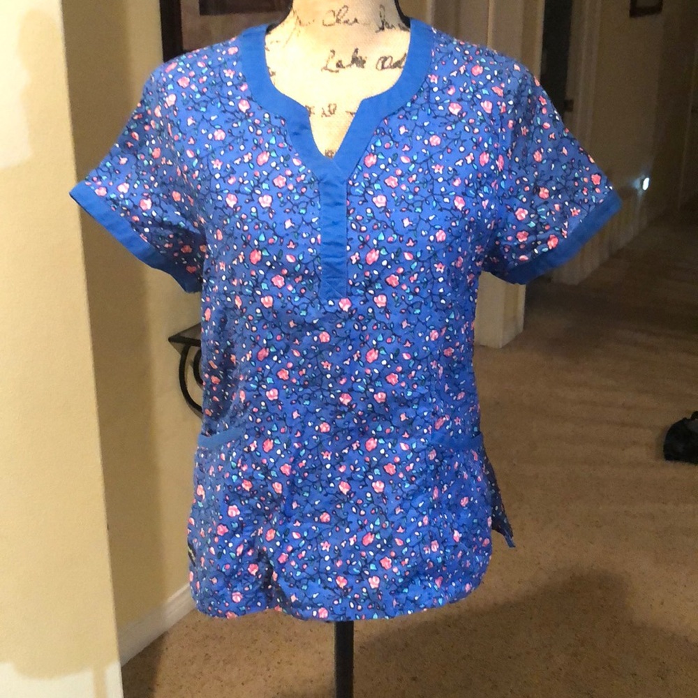Rampage scrub top